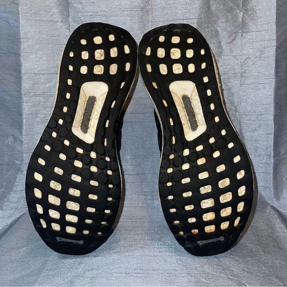Women's Adidas UltraBoost 4.0 Core Black Cloud White Size 9.5 F36125 - Picture 7 of 8